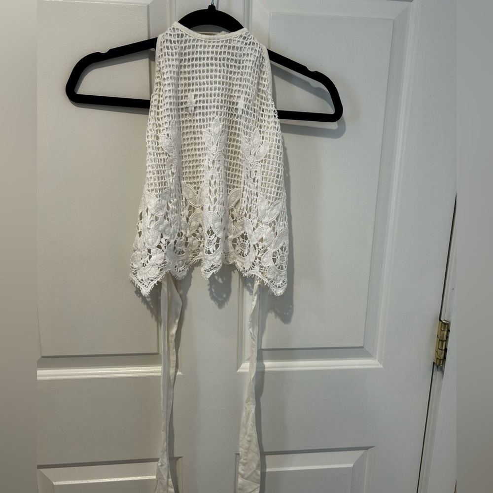 Women’s white cropped tank top